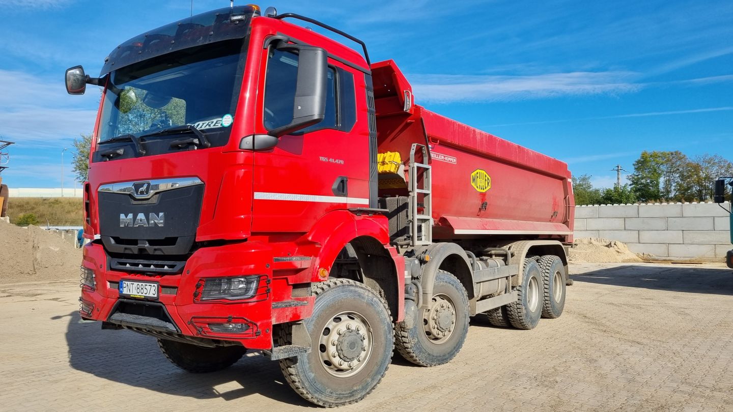 Transmacków Lubin - dźwigi, koparki, kontenery, wywrotki na wynajem, transport niskopodwoziowy.